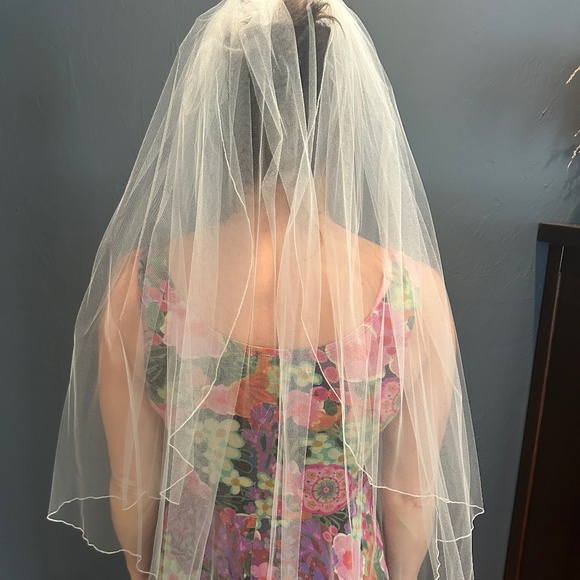 Wedding veil - Picture 1 of 3